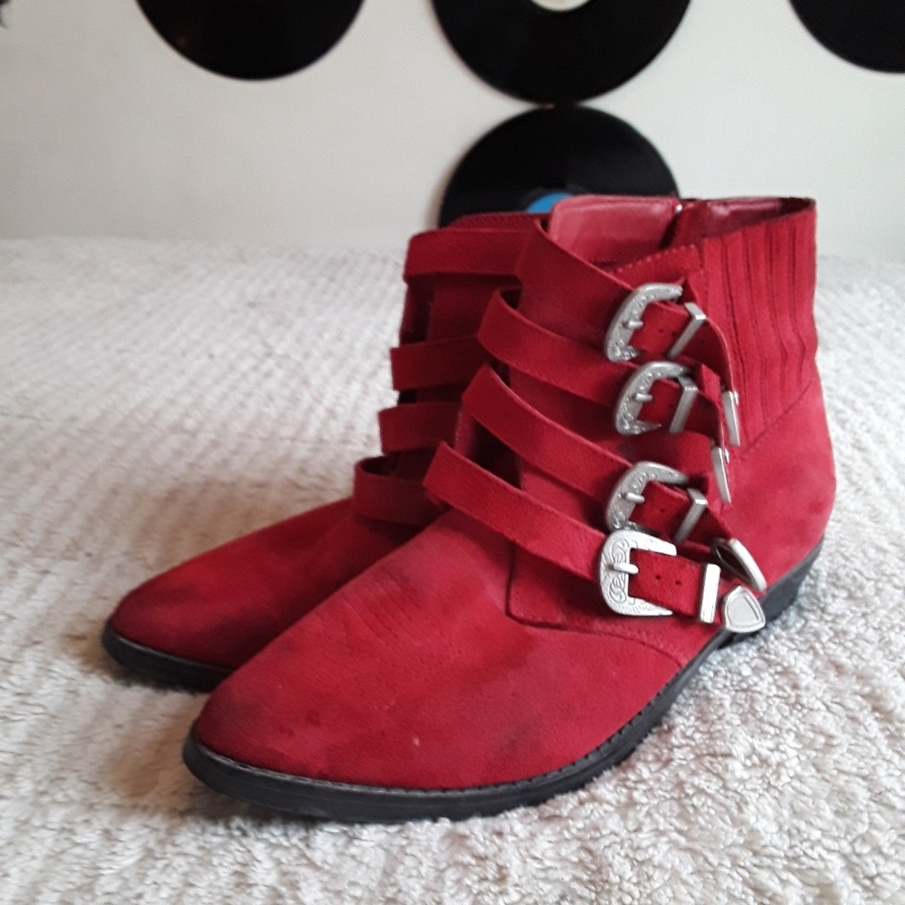 Kelsey Dagger suede boots